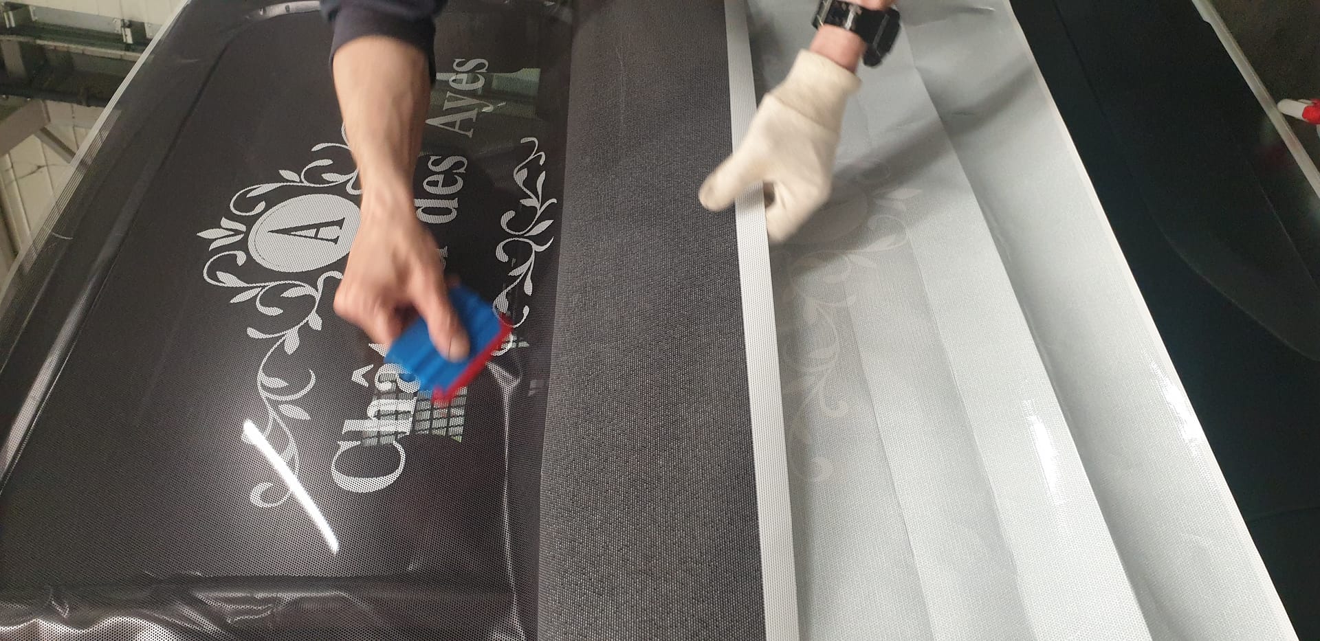 Pose adhésif capot covering Château Ayès